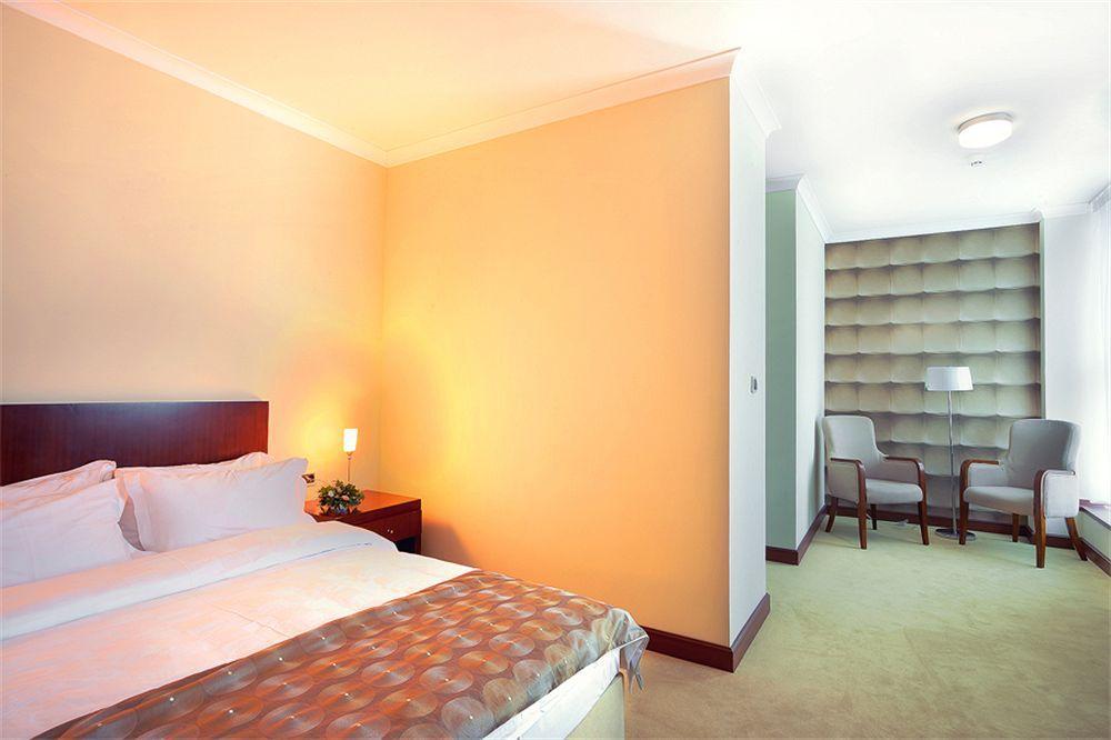 Hotel Turist Kraljevo Rum bild