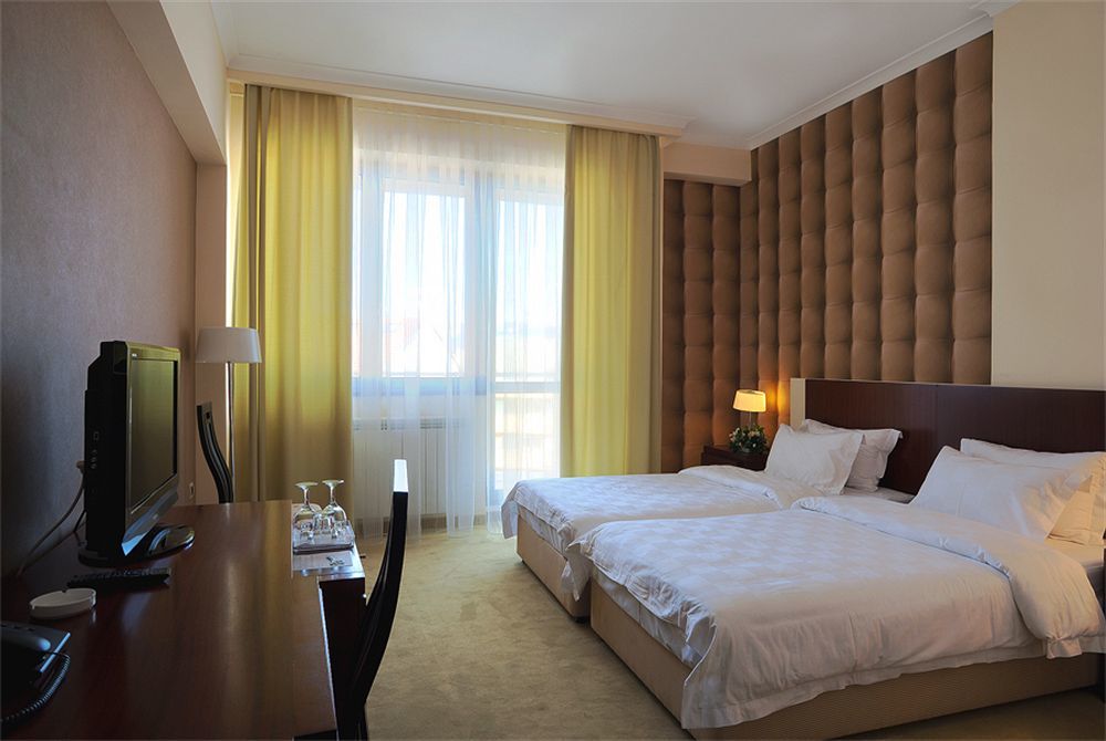 Hotel Turist Kraljevo Exteriör bild